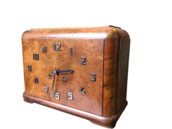 Stylish Walnut Art Deco Mantel Clock, circa 1940s