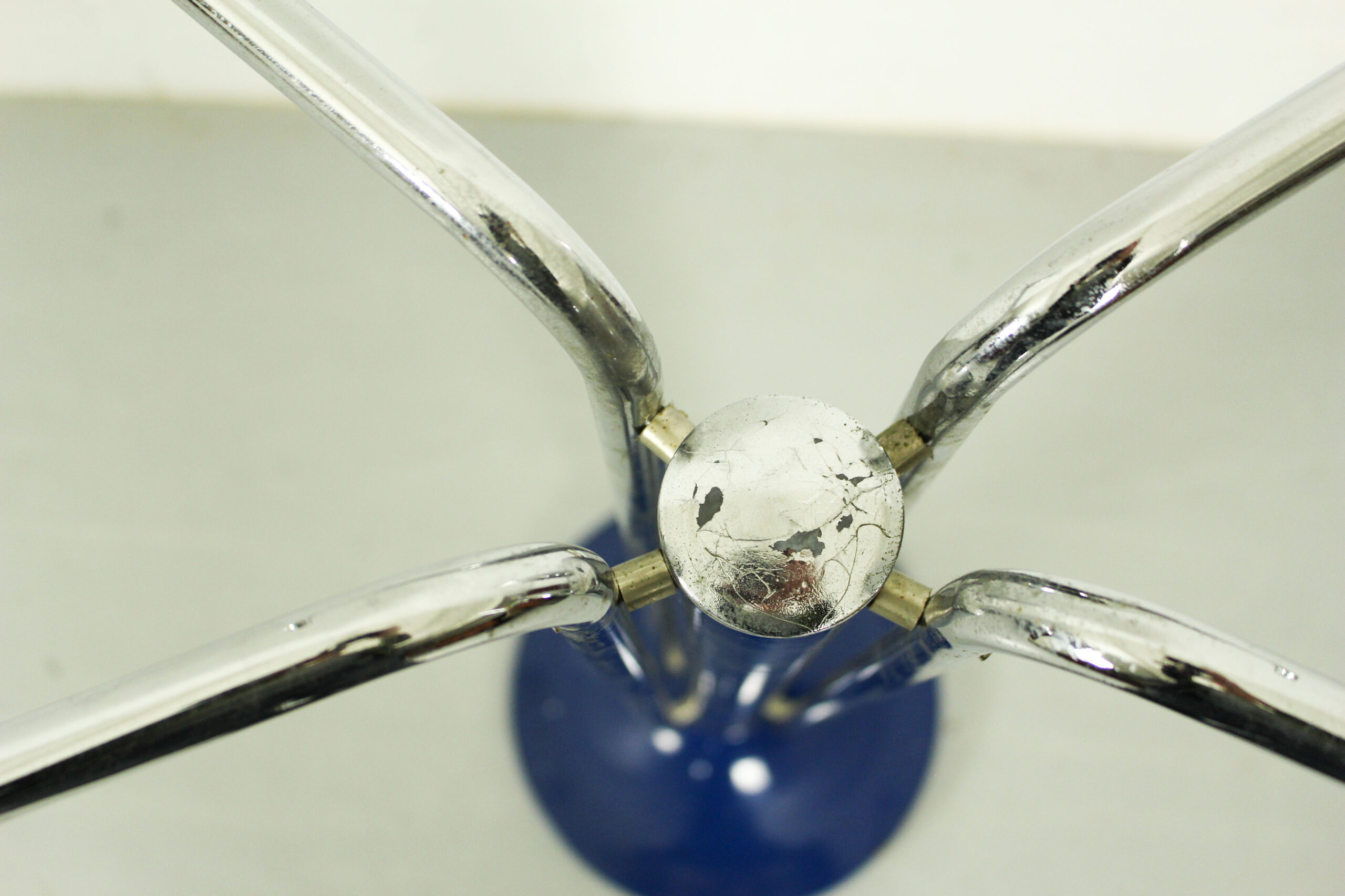 Vintage Chrome Plated Console Table with Glass Top – 1970s Modernist Design - Image 10