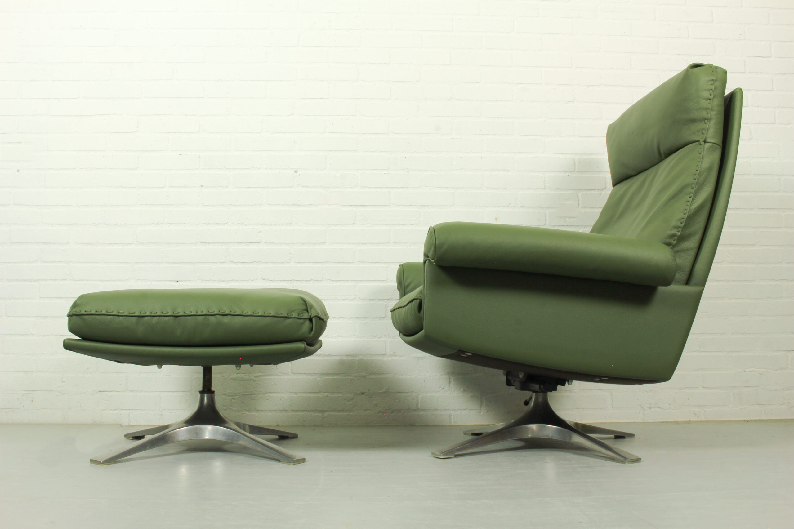 De Sede DS-31 High-Back Lounge Chair & Ottoman, 1970s - Image 8