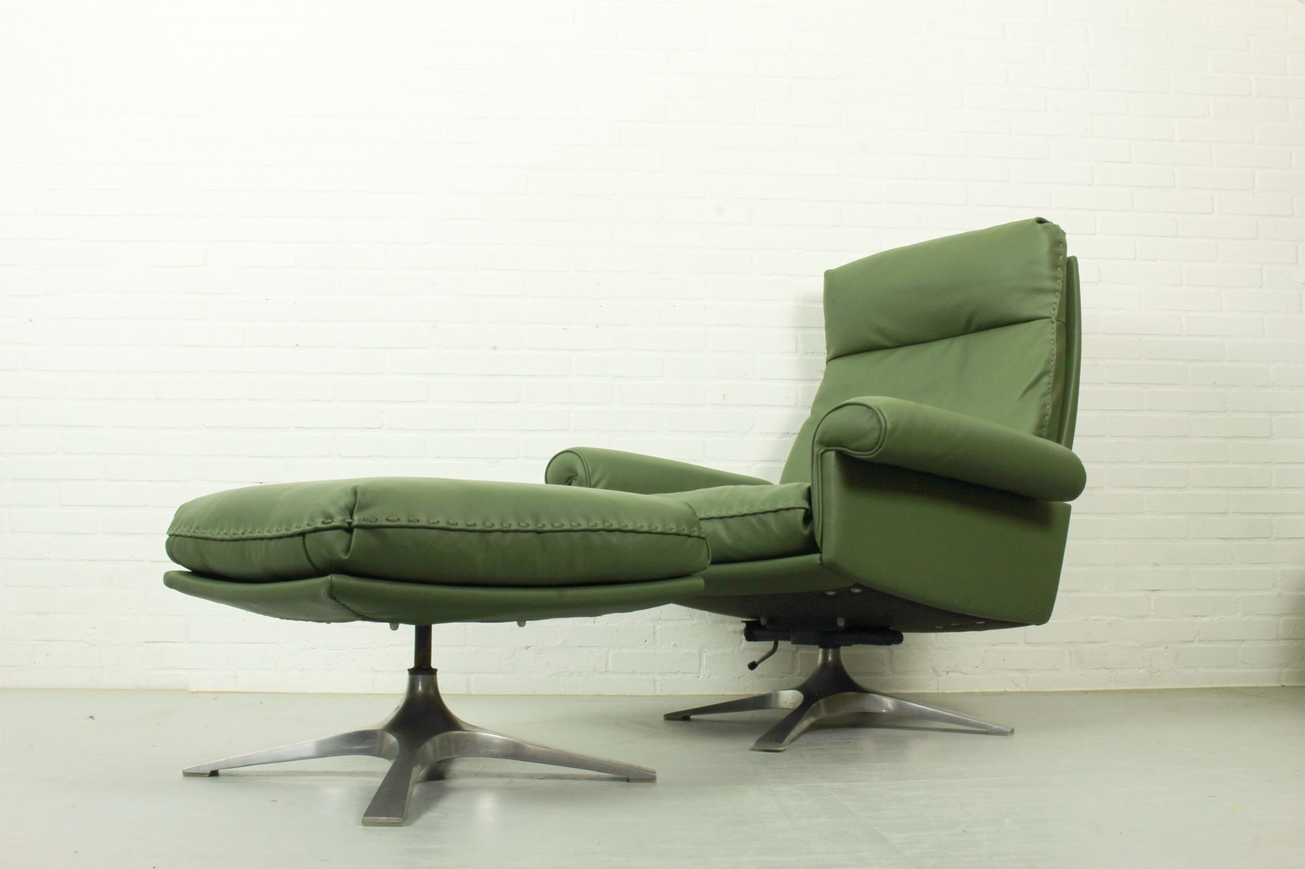 De Sede DS-31 High-Back Lounge Chair & Ottoman, 1970s - Image 4