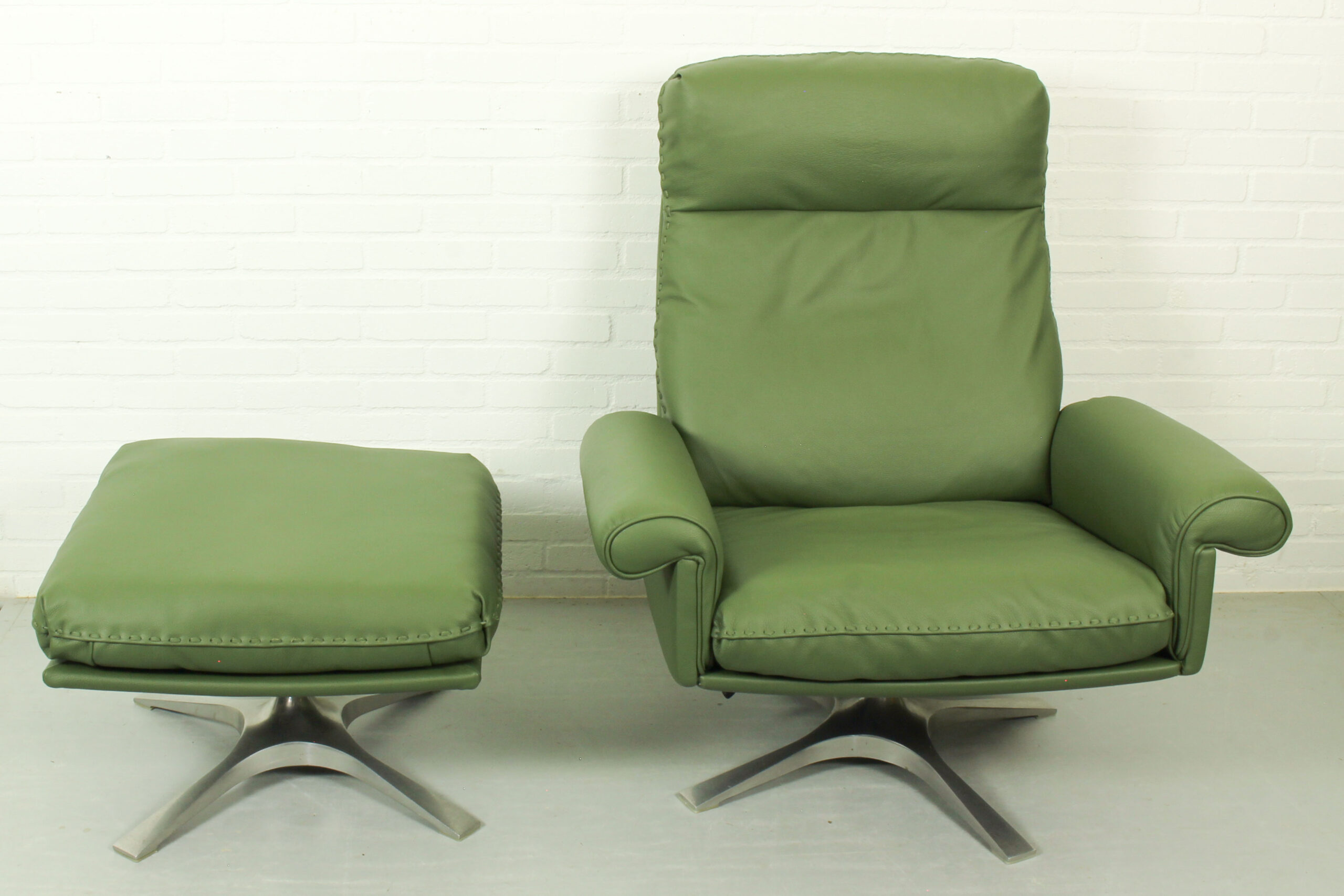 De Sede DS-31 High-Back Lounge Chair & Ottoman, 1970s - Image 9