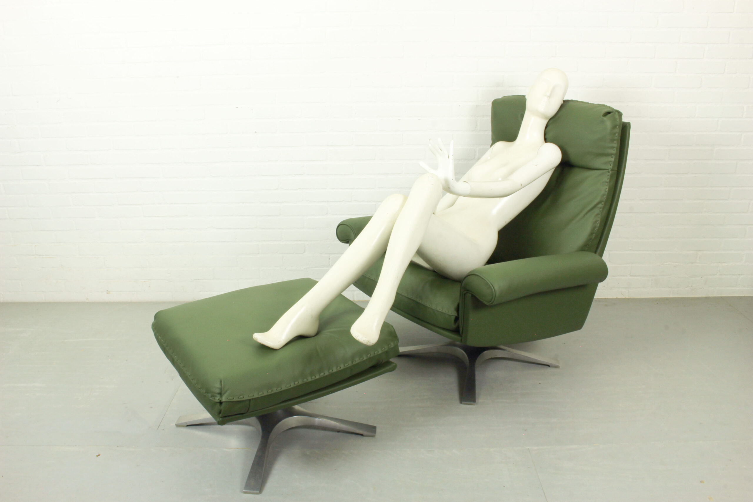 De Sede DS-31 High-Back Lounge Chair & Ottoman, 1970s - Image 2