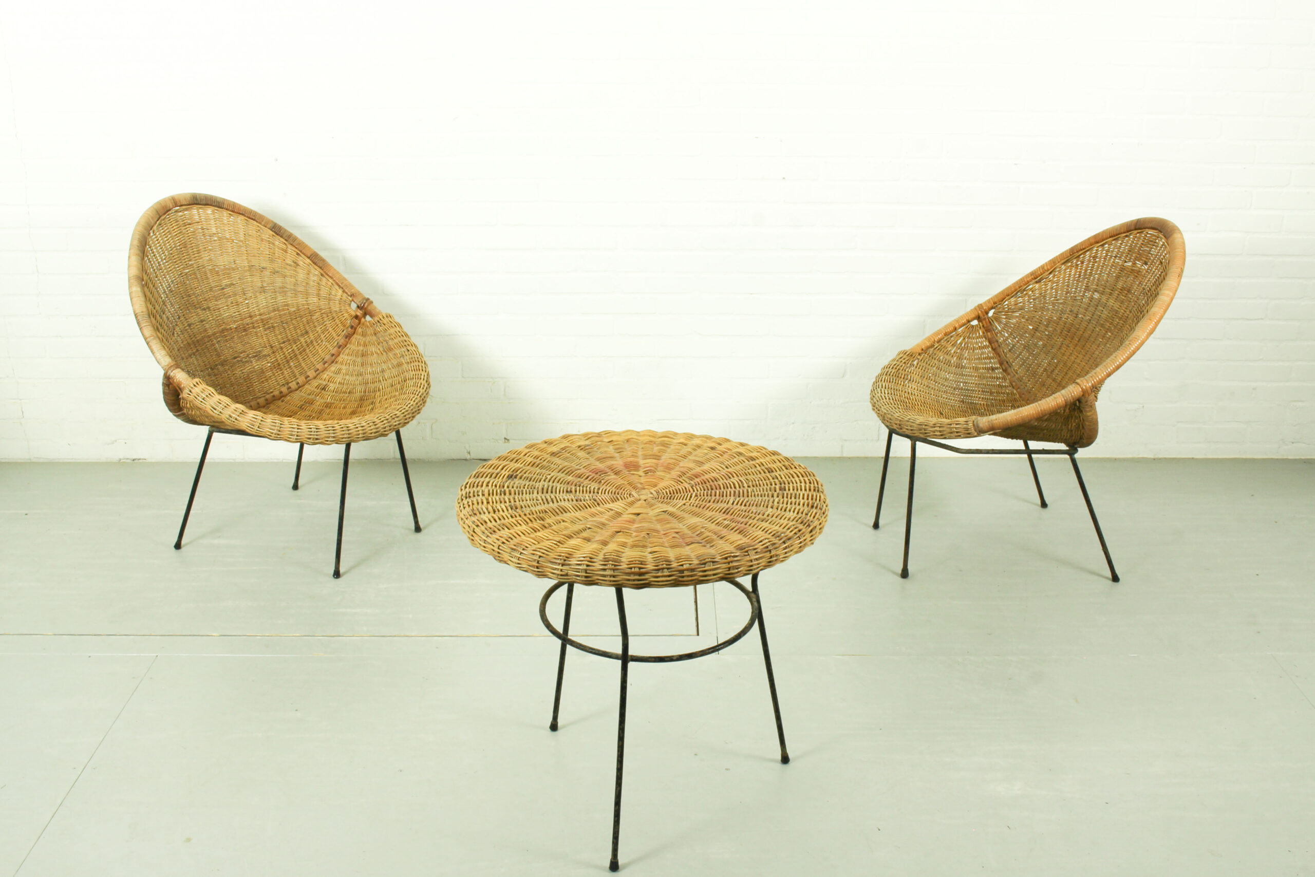 1950s Italian Rattan Basket Chairs & Matching Bistro Table Set - Image 3