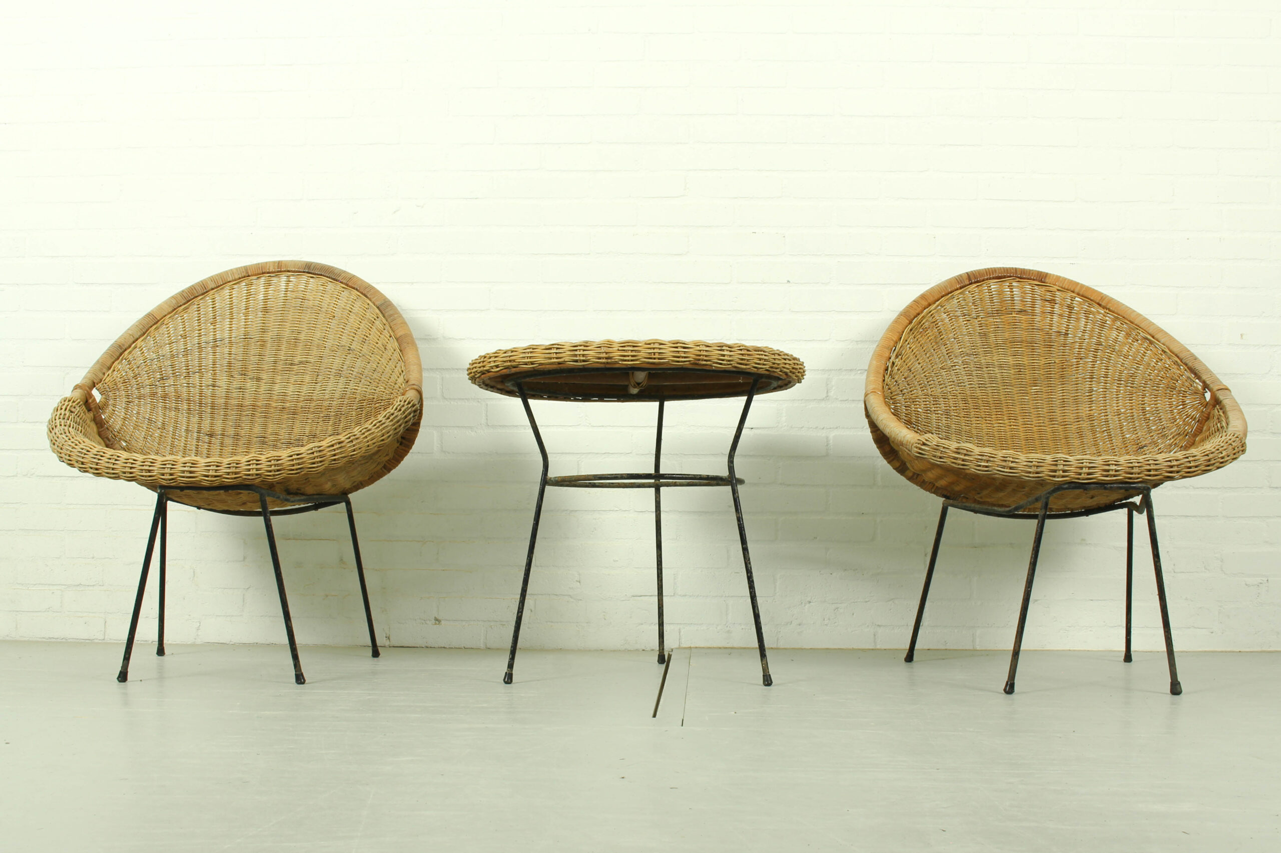 1950s Italian Rattan Basket Chairs & Matching Bistro Table Set - Image 2