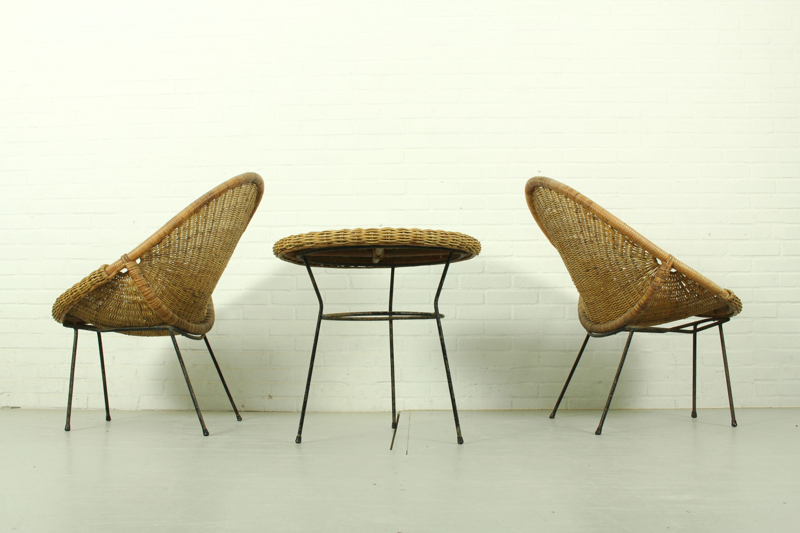1950s Italian Rattan Basket Chairs & Matching Bistro Table Set - Image 4