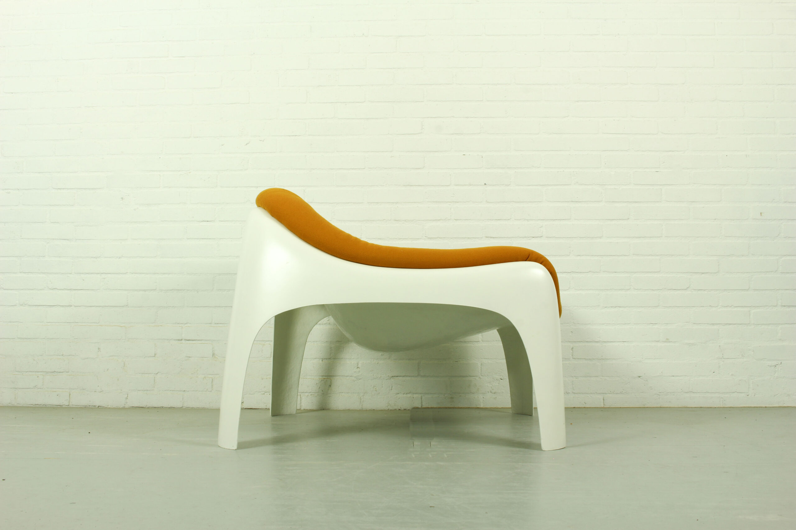 Rare Space Age Fiberglass Lounge Chair by Sergio Mazza for Artemide - Image 15