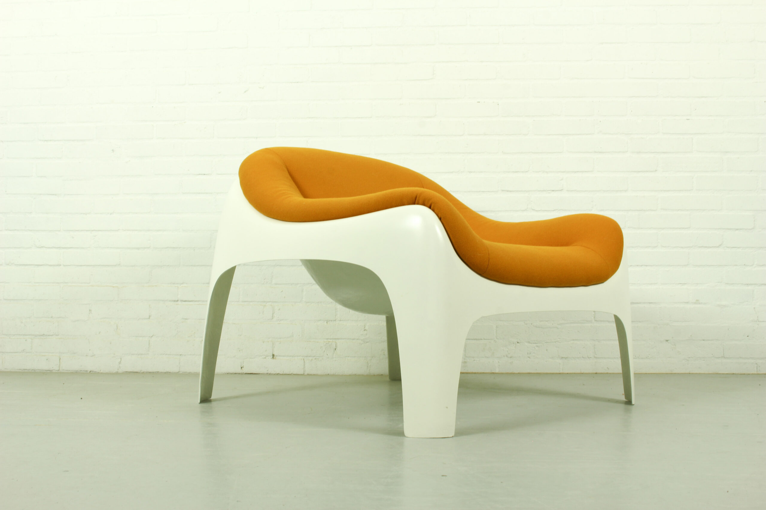 Rare Space Age Fiberglass Lounge Chair by Sergio Mazza for Artemide - Image 14