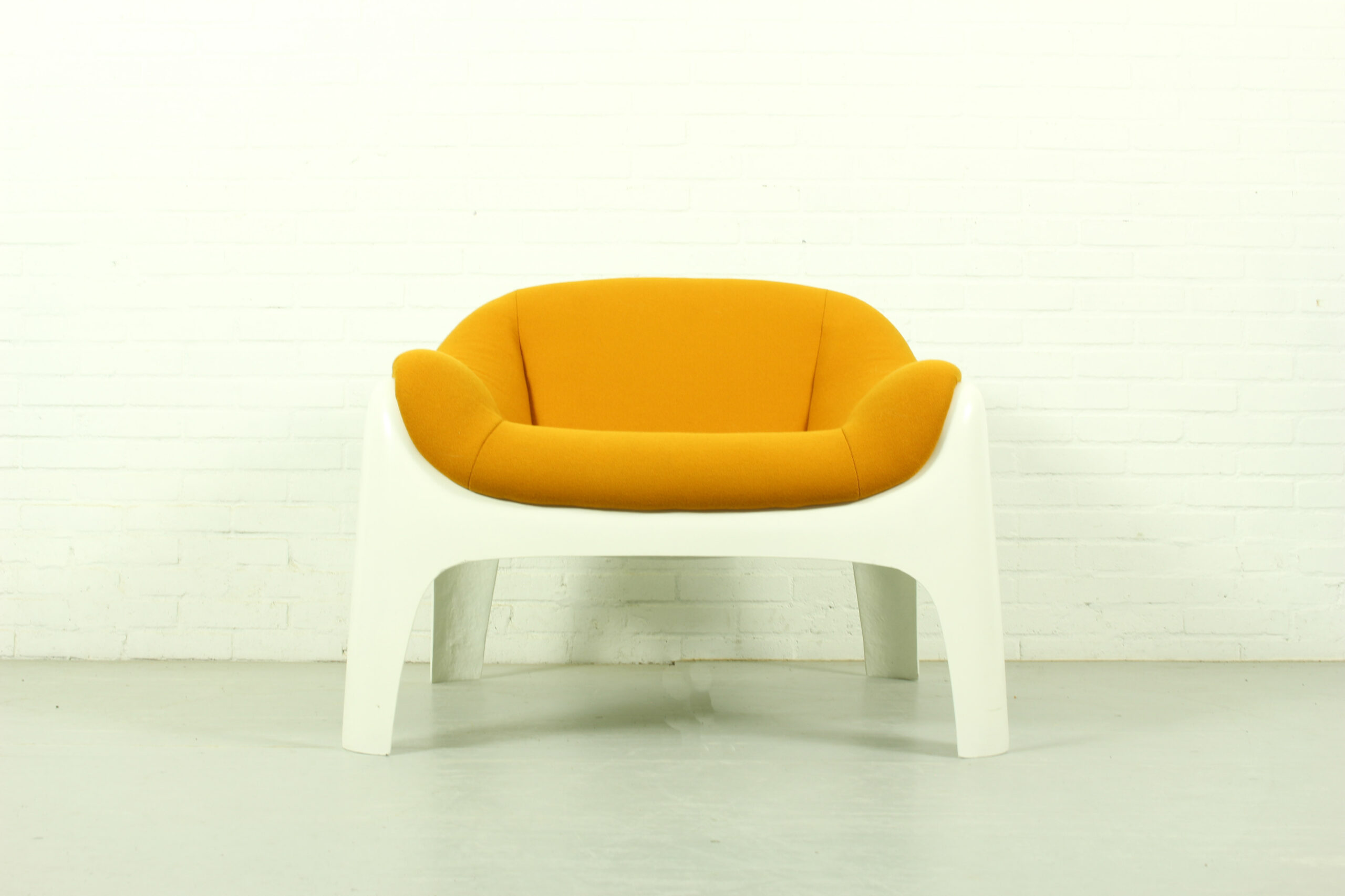 Rare Space Age Fiberglass Lounge Chair by Sergio Mazza for Artemide - Image 13