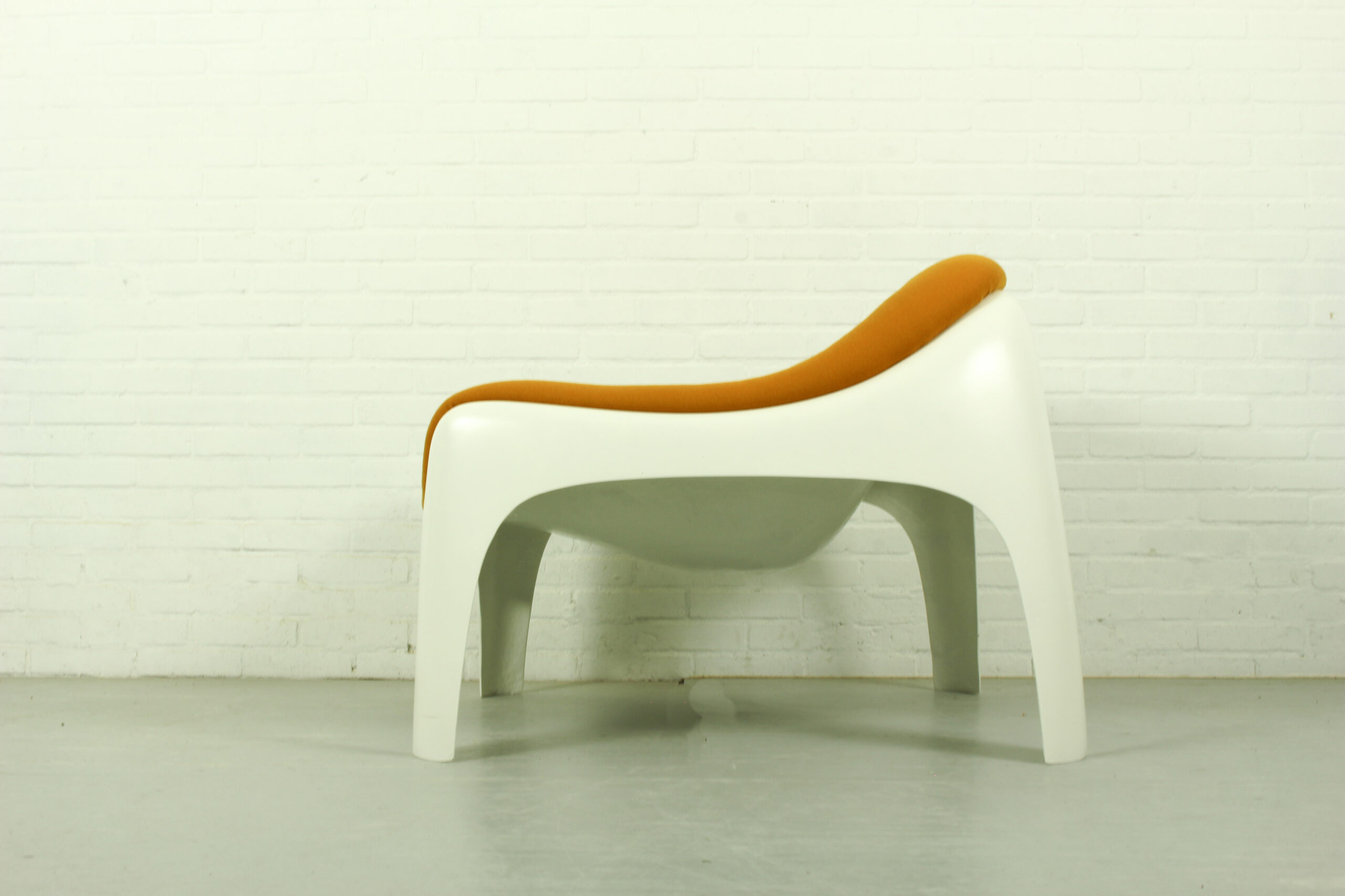Rare Space Age Fiberglass Lounge Chair by Sergio Mazza for Artemide - Image 11