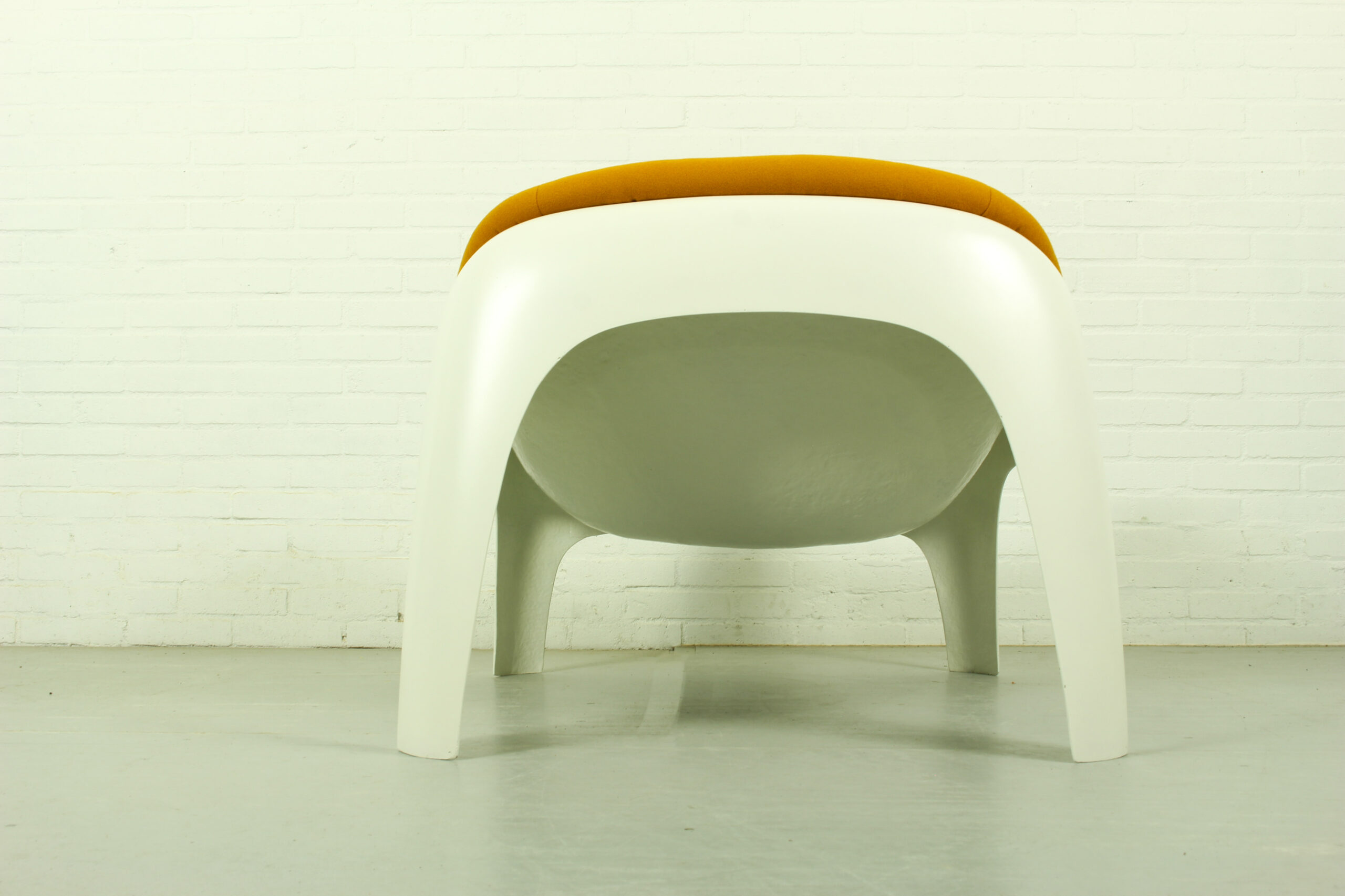 Rare Space Age Fiberglass Lounge Chair by Sergio Mazza for Artemide - Image 9