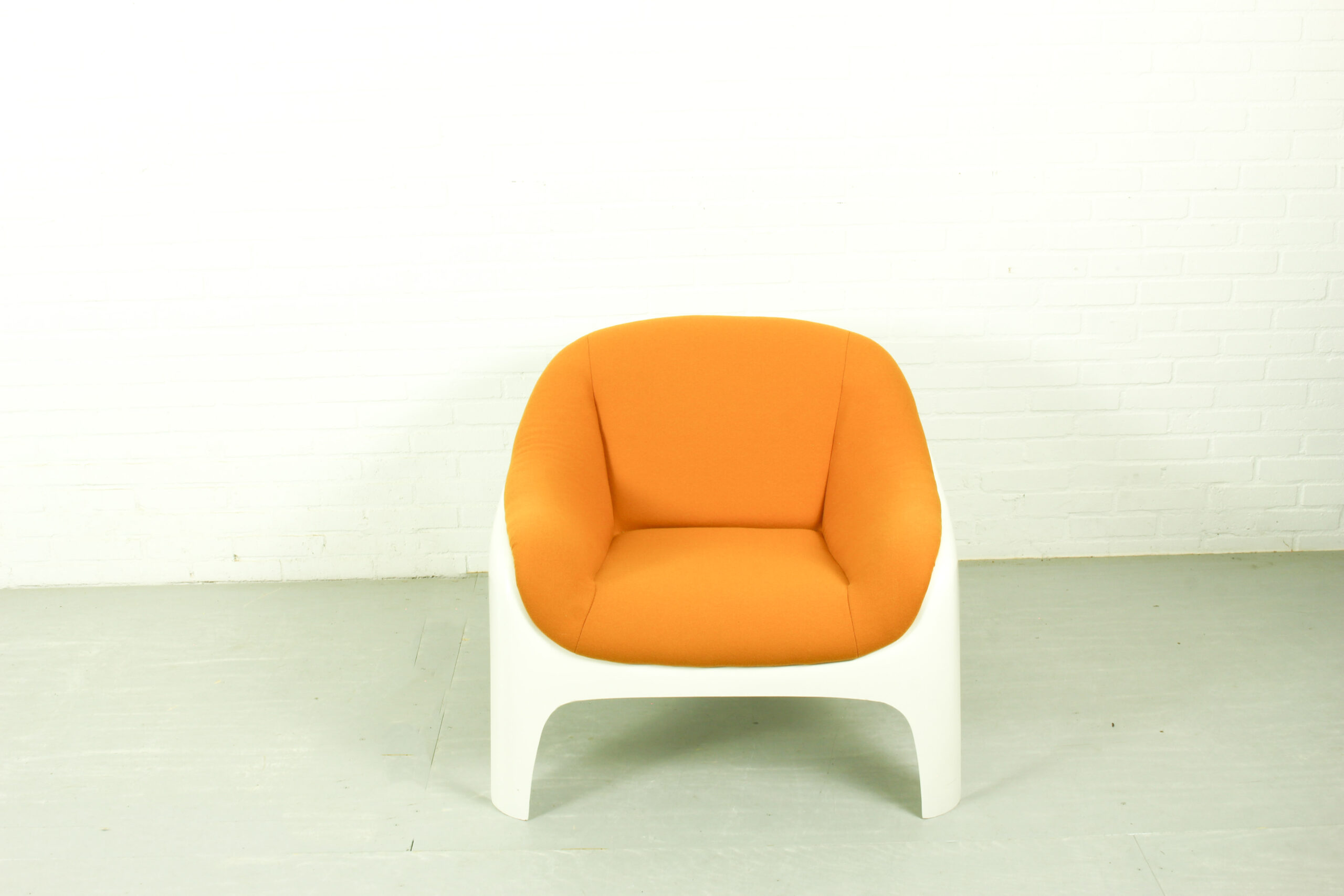 Rare Space Age Fiberglass Lounge Chair by Sergio Mazza for Artemide - Image 4